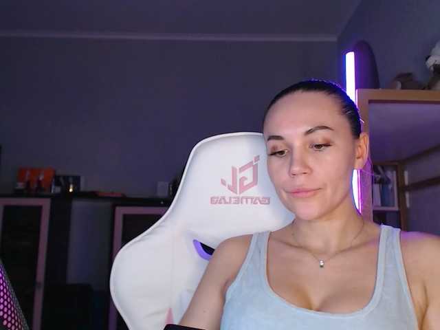 QWEENII's BongaCams show and profile