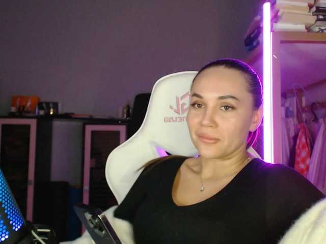 QWEENII's BongaCams show and profile