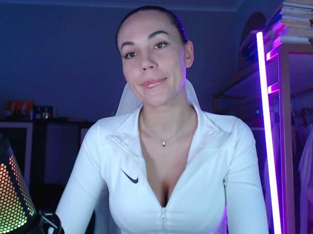 QWEENII's BongaCams show and profile