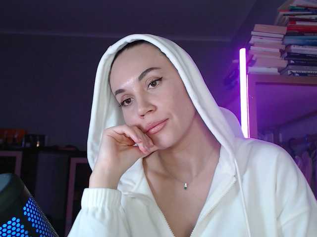 QWEENII's BongaCams show and profile