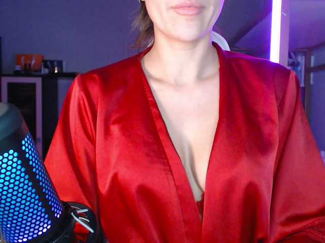 QWEENII's BongaCams show and profile