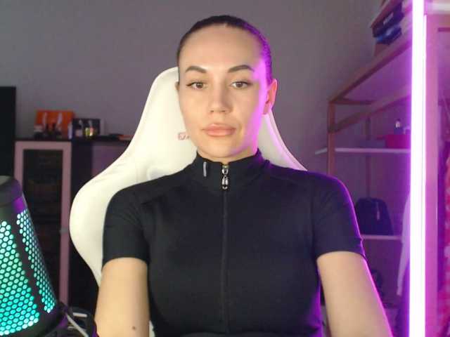 QWEENII's BongaCams show and profile