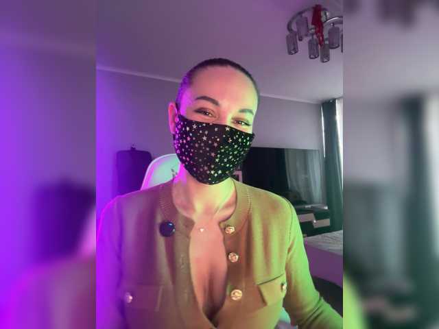 QWEENII's BongaCams show and profile