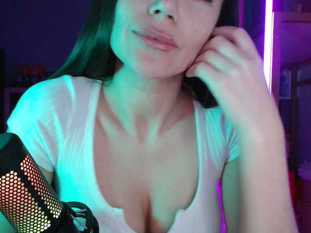 QWEENII's BongaCams show and profile