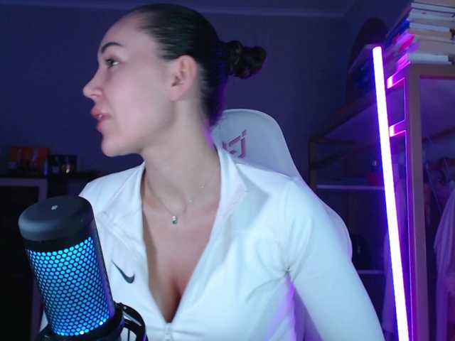 QWEENII's BongaCams show and profile