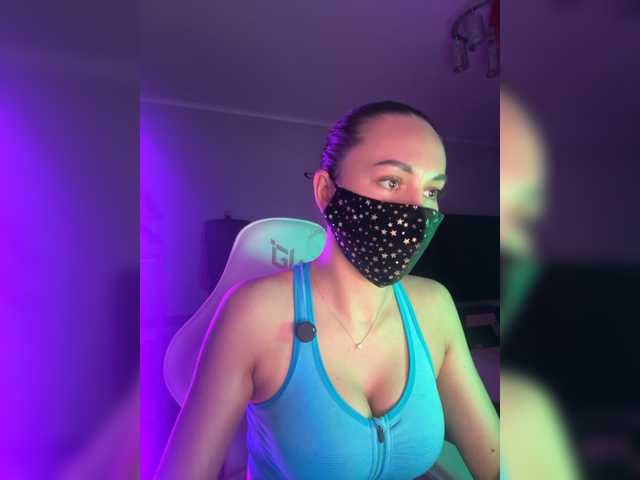 QWEENII's BongaCams show and profile