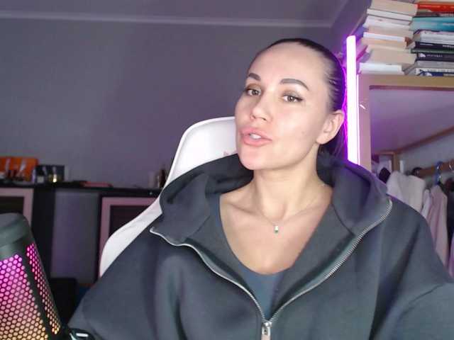 QWEENII's BongaCams show and profile