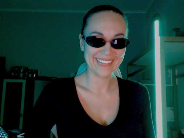 QWEENII's BongaCams show and profile