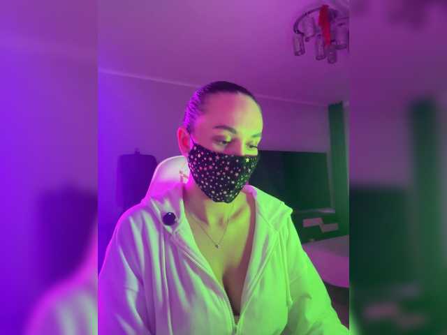 QWEENII's BongaCams show and profile