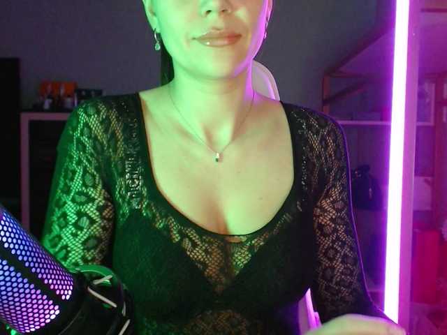 QWEENII's BongaCams show and profile