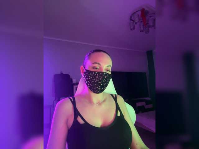 QWEENII's BongaCams show and profile