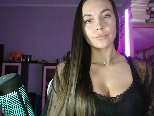QWEENII's BongaCams show and profile