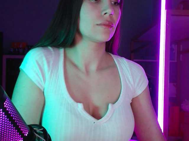 QWEENII's BongaCams show and profile