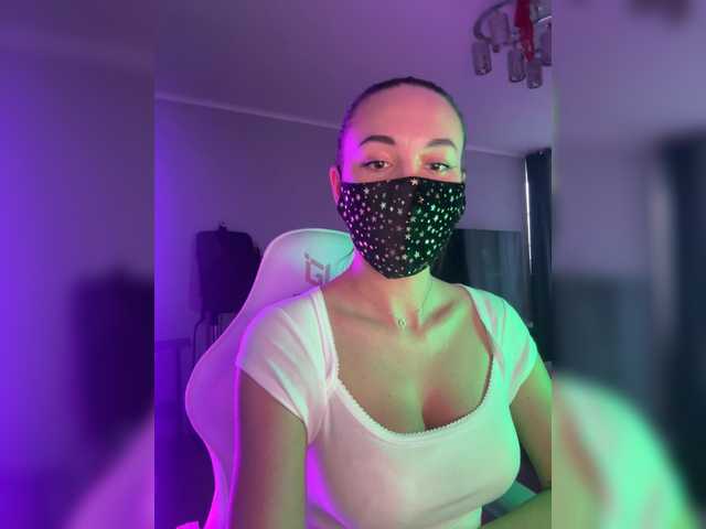 QWEENII's BongaCams show and profile