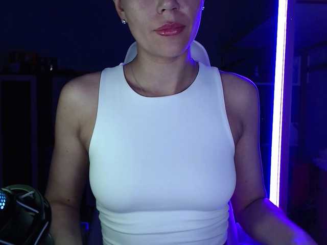 QWEENII's BongaCams show and profile