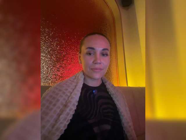 QWEENII's BongaCams show and profile