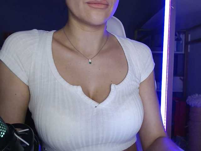 QWEENII's BongaCams show and profile