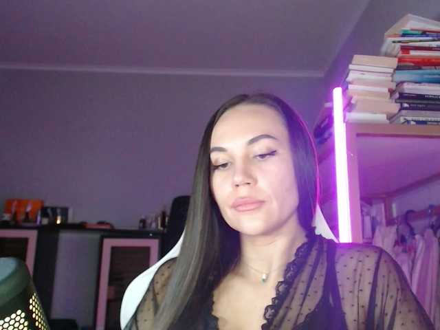 QWEENII's BongaCams show and profile