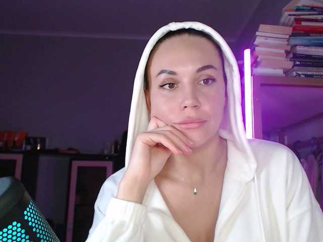 QWEENII's BongaCams show and profile