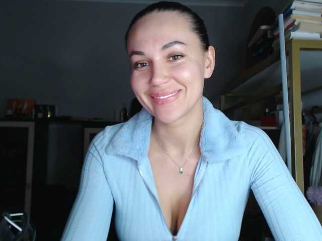 QWEENII's BongaCams show and profile