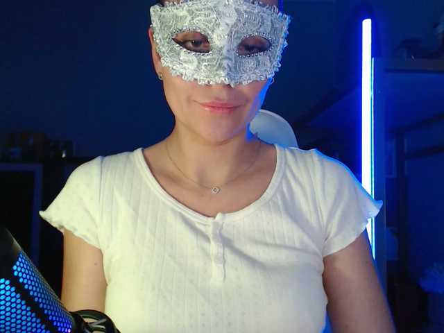 QWEENII's BongaCams show and profile