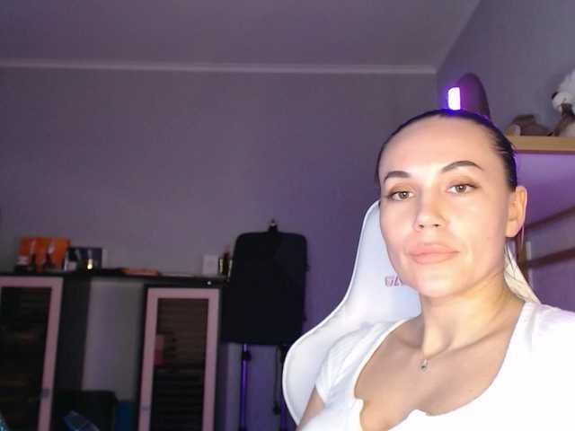 QWEENII's BongaCams show and profile