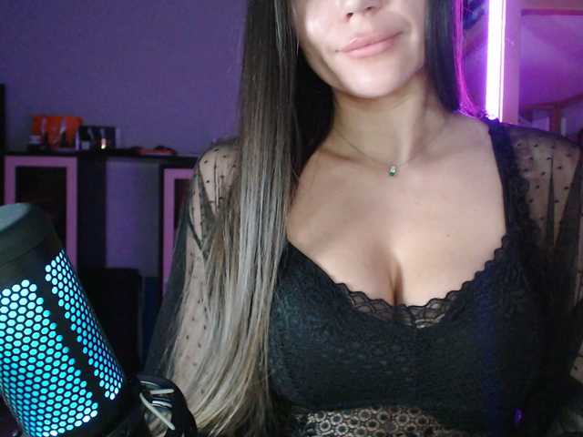 QWEENII's BongaCams show and profile