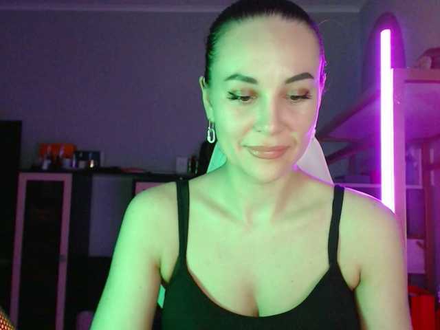 QWEENII's BongaCams show and profile