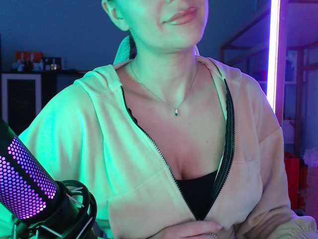 QWEENII's BongaCams show and profile