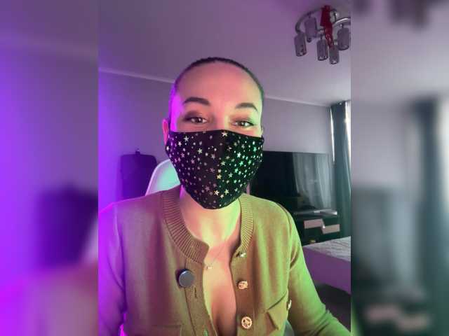 QWEENII's BongaCams show and profile