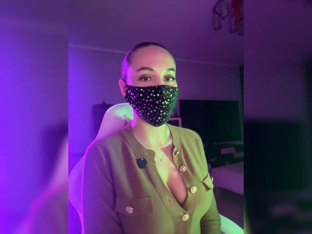 QWEENII's BongaCams show and profile