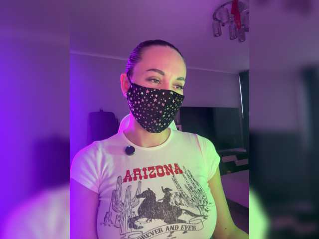 QWEENII's BongaCams show and profile