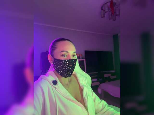 QWEENII's BongaCams show and profile