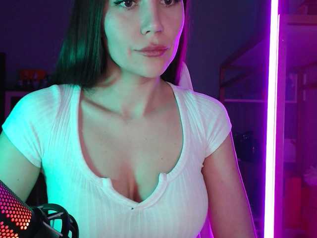 QWEENII's BongaCams show and profile