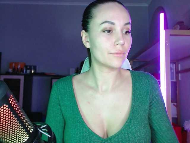 QWEENII's BongaCams show and profile