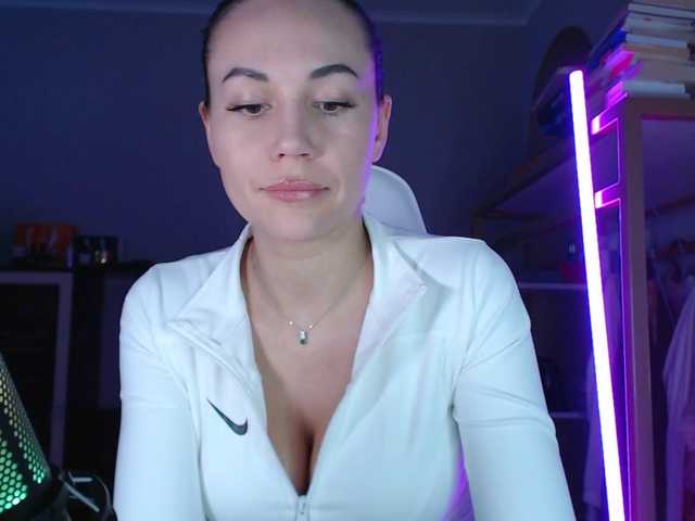 QWEENII's BongaCams show and profile