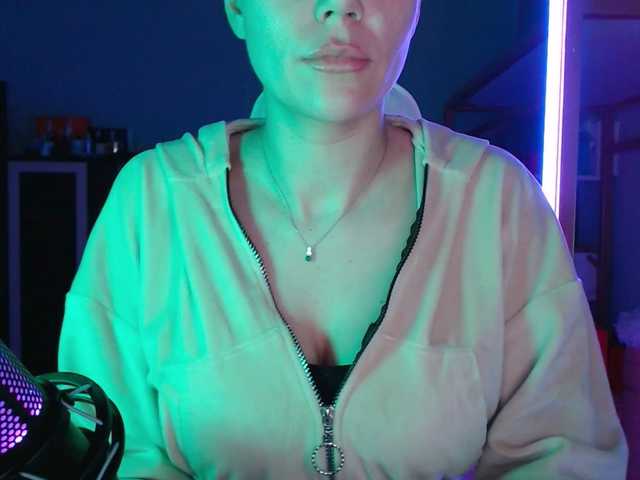 QWEENII's BongaCams show and profile