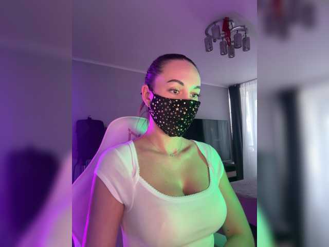 QWEENII's BongaCams show and profile
