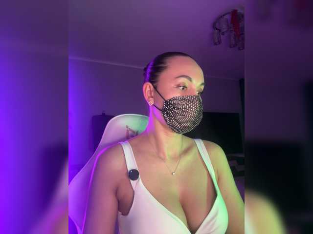 QWEENII's BongaCams show and profile