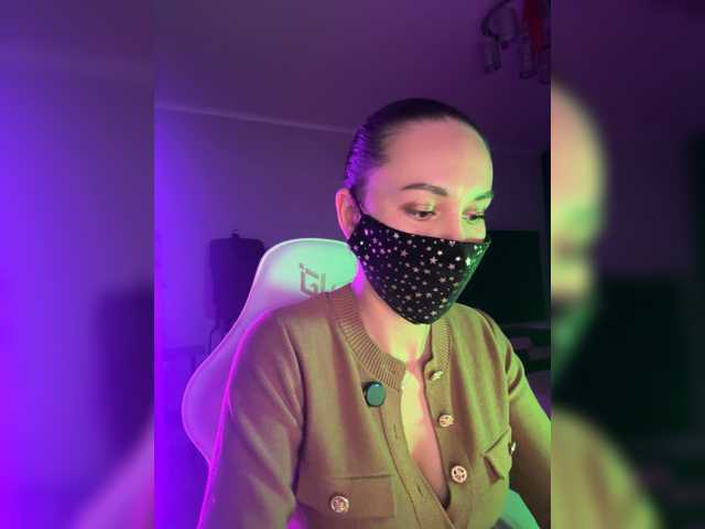 QWEENII's BongaCams show and profile