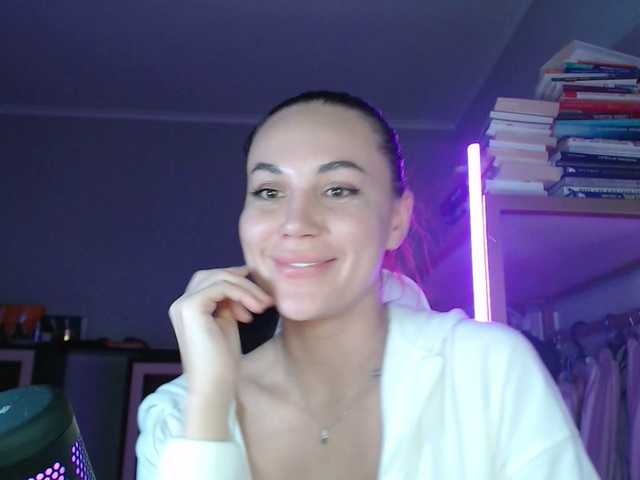 QWEENII's BongaCams show and profile