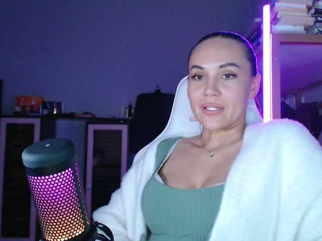 QWEENII's BongaCams show and profile
