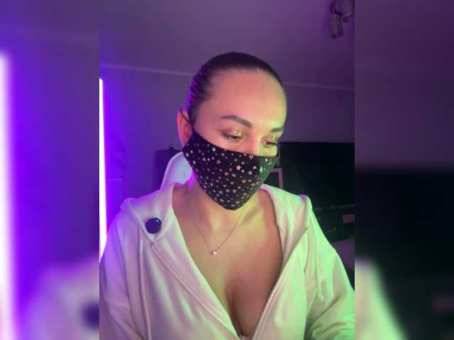 QWEENII's BongaCams show and profile