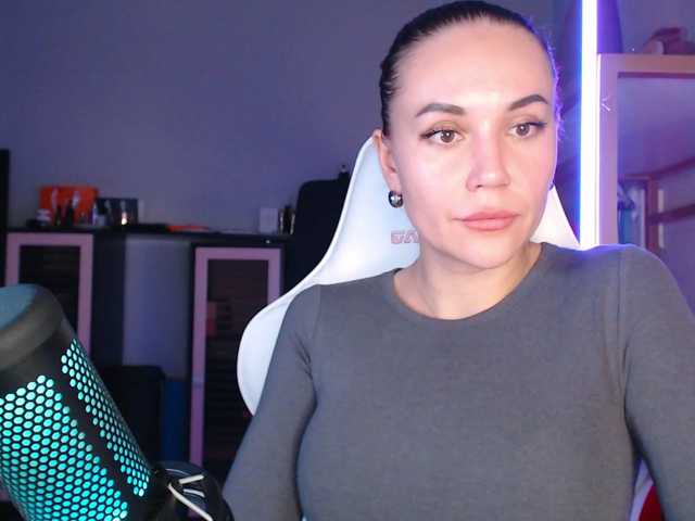 QWEENII's BongaCams show and profile