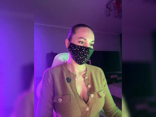 QWEENII's BongaCams show and profile