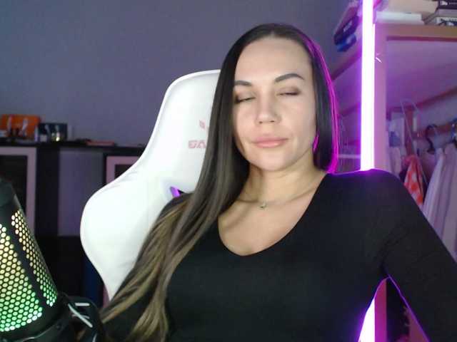 QWEENII's BongaCams show and profile