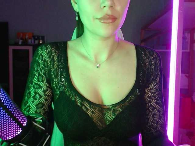 QWEENII's BongaCams show and profile