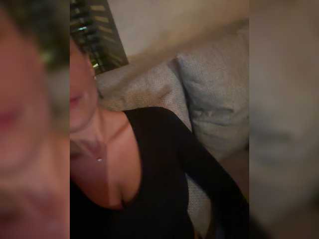 QWEENII's BongaCams show and profile