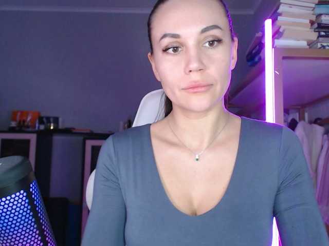 QWEENII's BongaCams show and profile