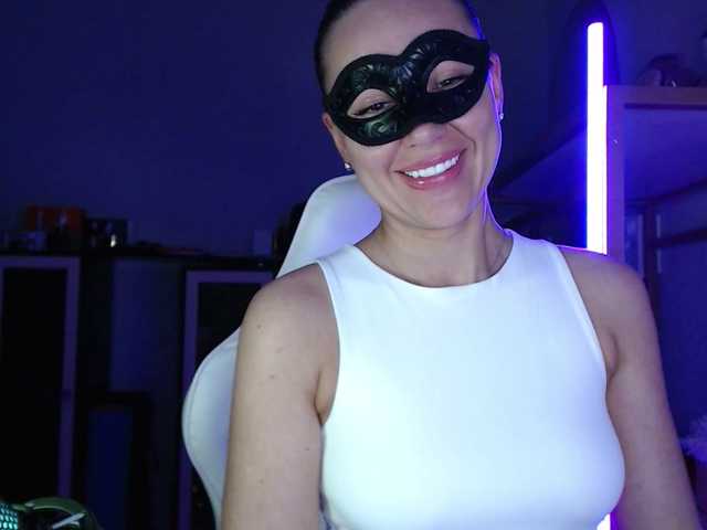 QWEENII's BongaCams show and profile